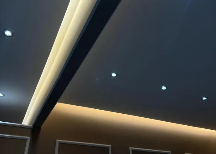 Sun Tower Luxury Suite-view From Of Center Appartamento *