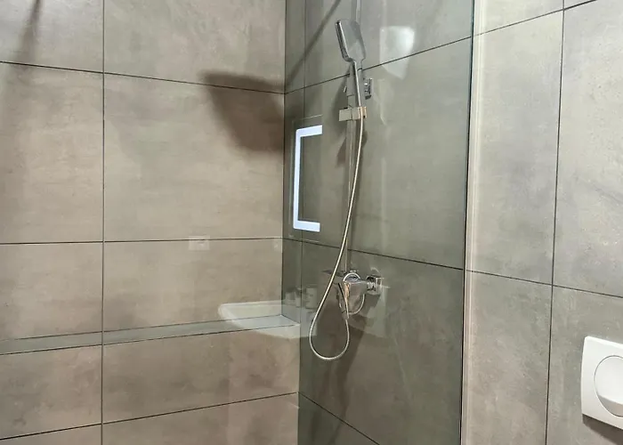 Sun Tower Luxury Suite-view From Of Center Appartamento *